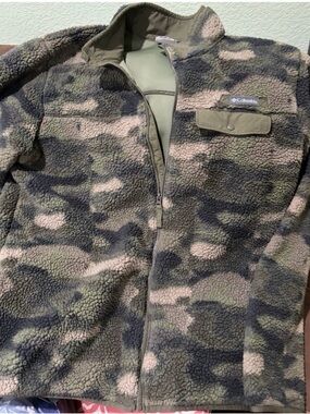 Columbia Men's Olive Green & Black Camouflage Sherpa Fleece Jacket